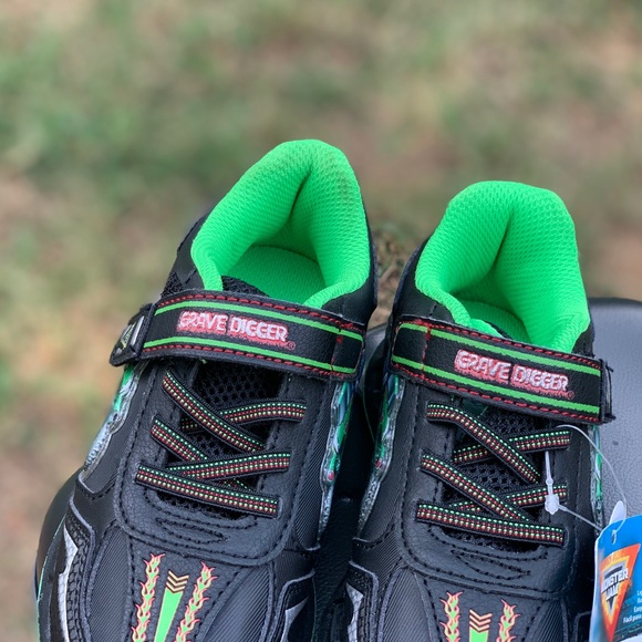 Monster Jam Grave Digger Toddler Boy Light Up Shoe - Picture 9 of 10